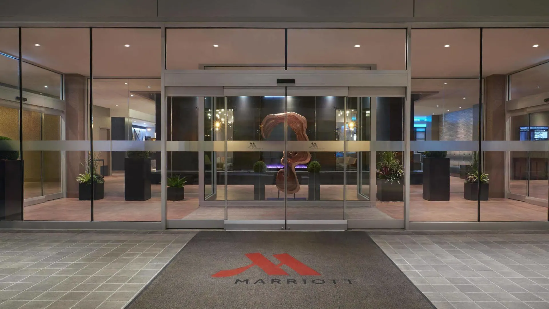 Toronto Airport Marriott Hotel 4*,