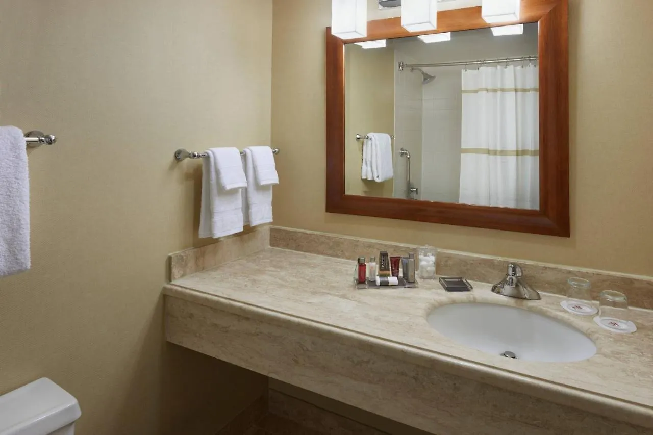 Toronto Airport Marriott Hotel 4*,